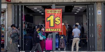 Venezuela, el país del dólar a 80 centavos