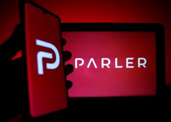 Parler, fuera de servicio tras su expulsión de los servidores de Amazon