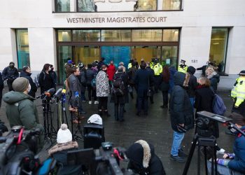 Una jueza británica deniega la libertad condicional a Assange por riesgo de fuga