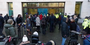 Una jueza británica deniega la libertad condicional a Assange por riesgo de fuga