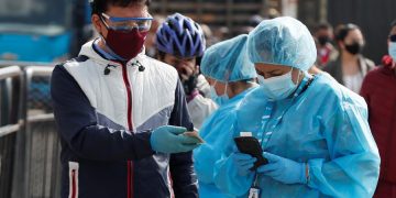 Colombia supera los 1,8 millones de casos de covid con otros 15.003 contagios