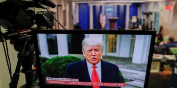 Bloquean las cuentas en redes sociales de Trump tras los disturbios