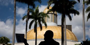 Venezuela pide a Paraguay, Argentina y España ayuda en una investigación a Guaidó