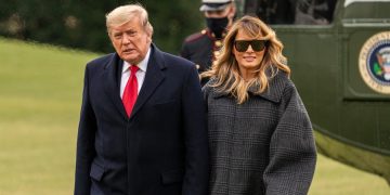 Melania Trump se despide instando «a escoger el amor sobre el odio»