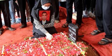 Indonesia reanuda búsqueda de restos del avión accidentado con 62 ocupantes