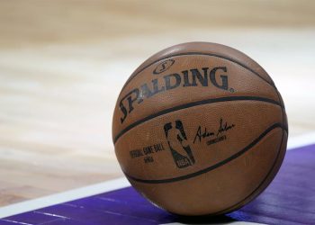 La NBA no se plantea cancelar la temporada a pesar de los casos de covid-19