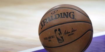 La NBA no se plantea cancelar la temporada a pesar de los casos de covid-19