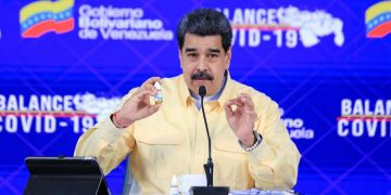 Maduro presenta unas gotas «milagrosas» que «neutralizan» el coronavirus