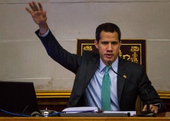 Guaidó instala en Venezuela un Parlamento continuista con menos apoyos