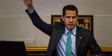 Guaidó instala en Venezuela un Parlamento continuista con menos apoyos