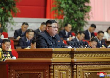Kim Jong-un admite ante el partido único que el país pasa penurias económicas
