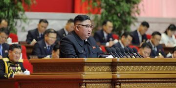 Kim Jong-un admite ante el partido único que el país pasa penurias económicas