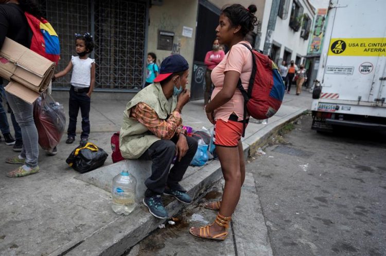 Pedir para vivir, otra fotografía de la crisis venezolana