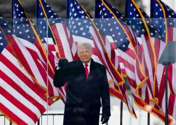 Trump pide a Pence en Twitter que frene la certificación del triunfo de Biden