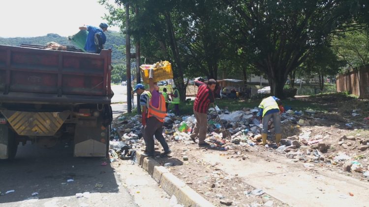 Toneladas de desechos acumuladas en la capital tachirense por falta de combustible. Carlos Eduardo Ramírez