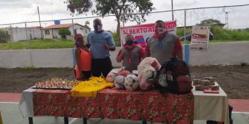 Realizan encuentros deportivos por la semana del educador