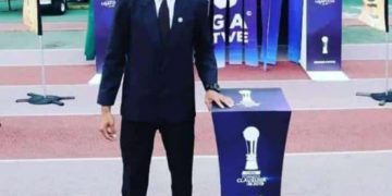 Andrés Pernía recibe el escudo FIFA y Mérida tiene cuatro internacionales