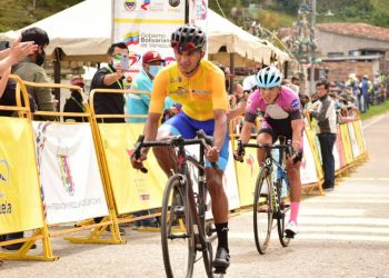 ENTRERUEDAS Elvins Humberto González  / Roniel Campos:  Vive un idilio con las bielas