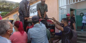 Alcaldía de Boconó entrega planta eléctrica y combos de comida en Niquitao