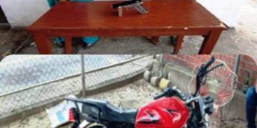 Dos detenidos con un arma falsa y moto solicitada por robo