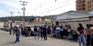 Denuncian retrasos en jornada de cedulación en Valera