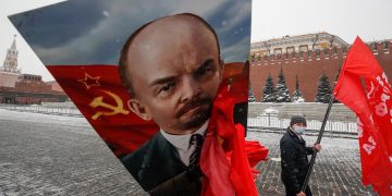 Los comunistas rusos recuerdan a Lenin en el 97 aniversario de su muerte