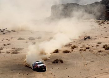 Rally Dakar | Al-Attiyah gana el prólogo y le saca 36 segundos a Sainz, que pinchó