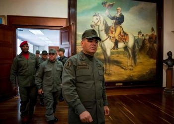 Padrino aborda la cooperación militar con embajador ruso
