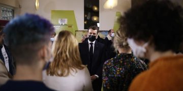 Macron quiere que los universitarios vuelvan a las aulas un día por semana