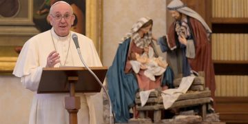 El papa dice que el 2021 será un buen año si las personas cuidan de los otros