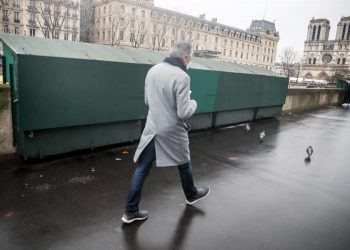 Francia prueba unos días con más restricciones si puede evitar otro confinamiento