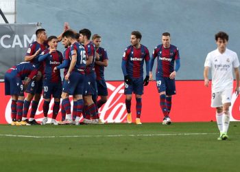 1-2. El Real Madrid renuncia a la Liga