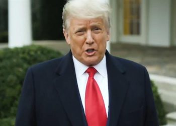 Trump pide a los asaltantes del Capitolio volver a casa, pero insiste en el fraude