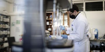 Científicos de Costa Rica desarrollan una prueba de saliva para detectar la covid-19