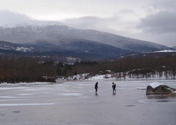 Nevadas históricas en el centro de España y vehículos atrapados en Madrid