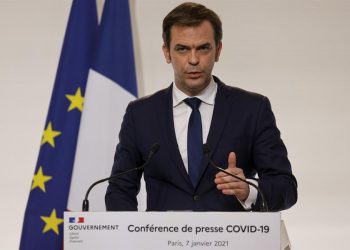 Francia desaconseja las mascarillas hechas en casa por las nuevas variantes