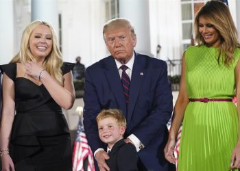 Hija de Trump anuncia su matrimonio en su último día en la Casa Blanca