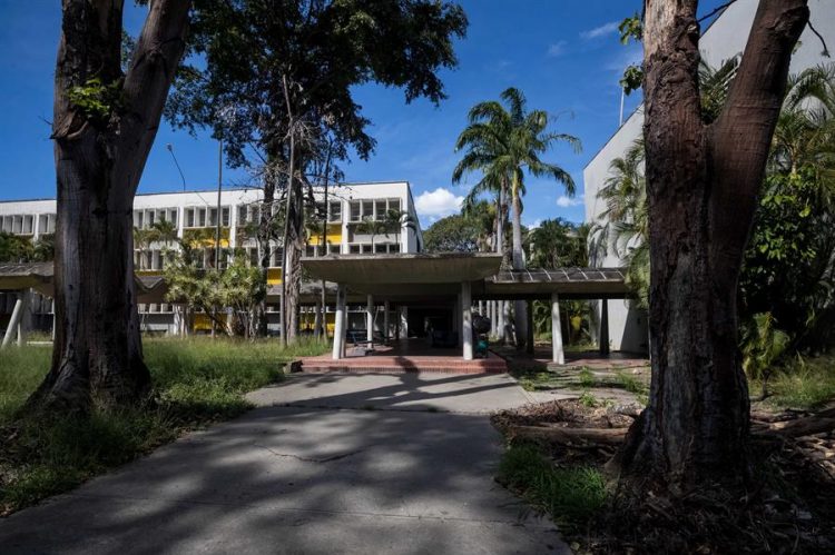 Fotografía del 15 de enero del 2021 donde se observan las instalaciones de la Universidad Central de Venezuela (UCV), en Caracas (Venezuela). EFE/MIGUEL GUTIERREZ