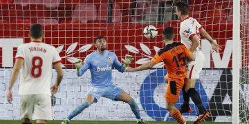 3-0. El Sevilla elimina con solvencia a un deprimido Valencia