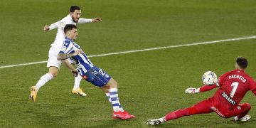 1-4. El Real Madrid revive y agua la fiesta centenaria del Alavés