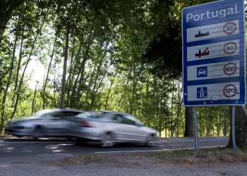 La tercera ola, un «tsunami» que aisla Portugal