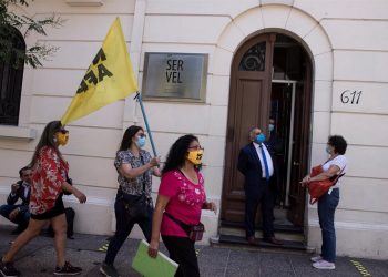 Miles se inscriben como candidatos para redactar la nueva Constitución en Chile