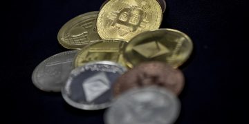 El bitcóin se desploma después de sumar el viernes un nuevo récord