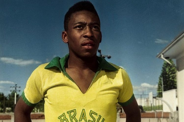 Fotografía cedida por Netflix del documental de Pelé. Niño prodigio, héroe, patrimonio nacional, ídolo inigualable, en fin, el Rey del Fútbol. EFE/ Netflix