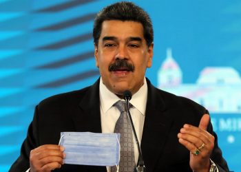 Maduro pide a los militares «limpiar los cañones» por si Duque viola el suelo venezolano