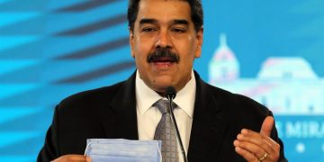 Maduro pide a los militares «limpiar los cañones» por si Duque viola el suelo venezolano
