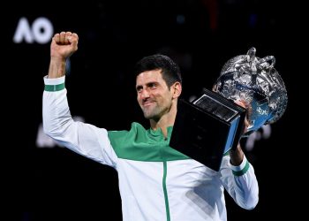 Djokovic fulmina a Medvedev y levanta su noveno Abierto de Australia