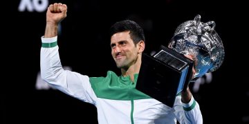 Djokovic fulmina a Medvedev y levanta su noveno Abierto de Australia