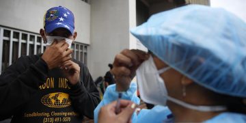 Venezuela considera que ha frenado el crecimiento de casos de covid-19