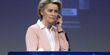 Bruselas destaca la importancia de la fuerza industrial para liderar la transición digital y verde